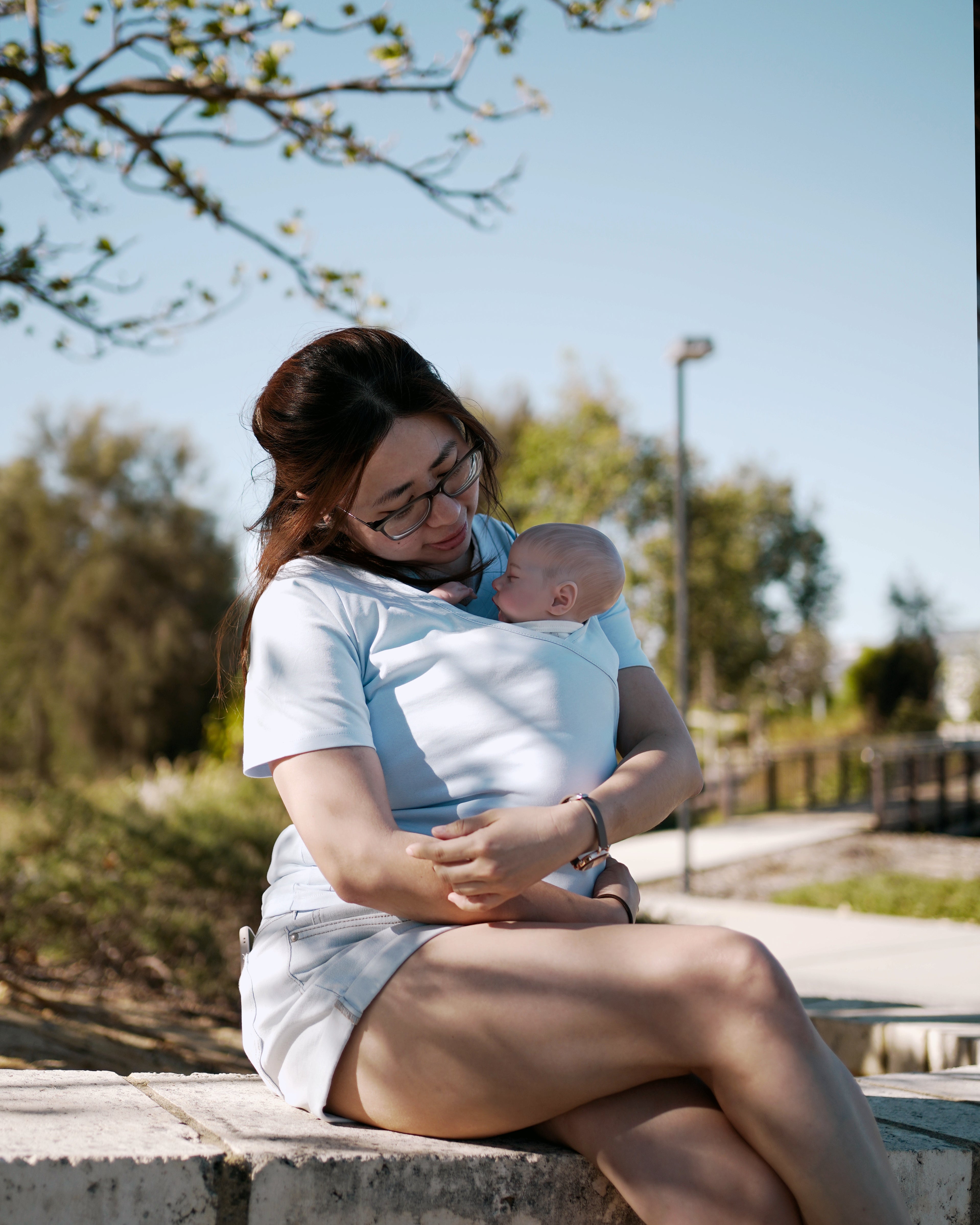 The Ultimate Guide to Babywearing for Expectant Parents: Benefits, Safety & Tips